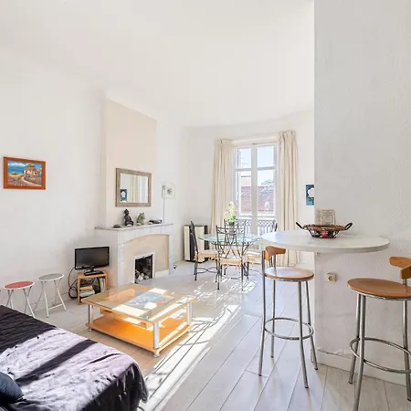 Le Merveilleux Avec 2 Chambres, Proche De La Croisette, Des Plages Et Du Palais